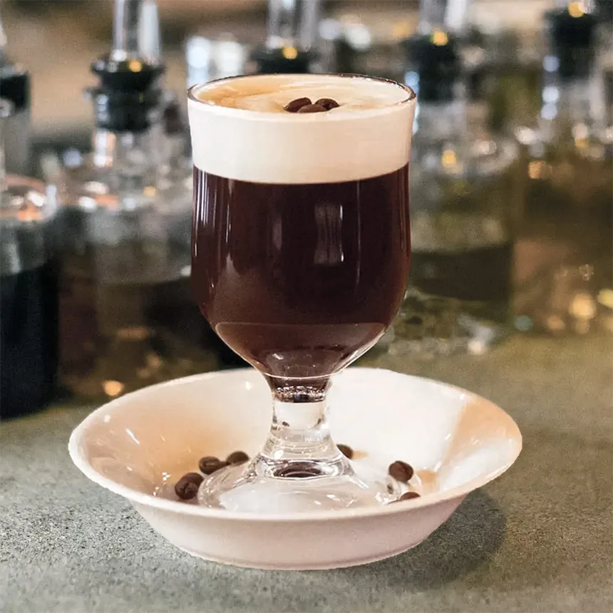 irish coffee σε ιρλανδικο γυαλινο ποτηρι